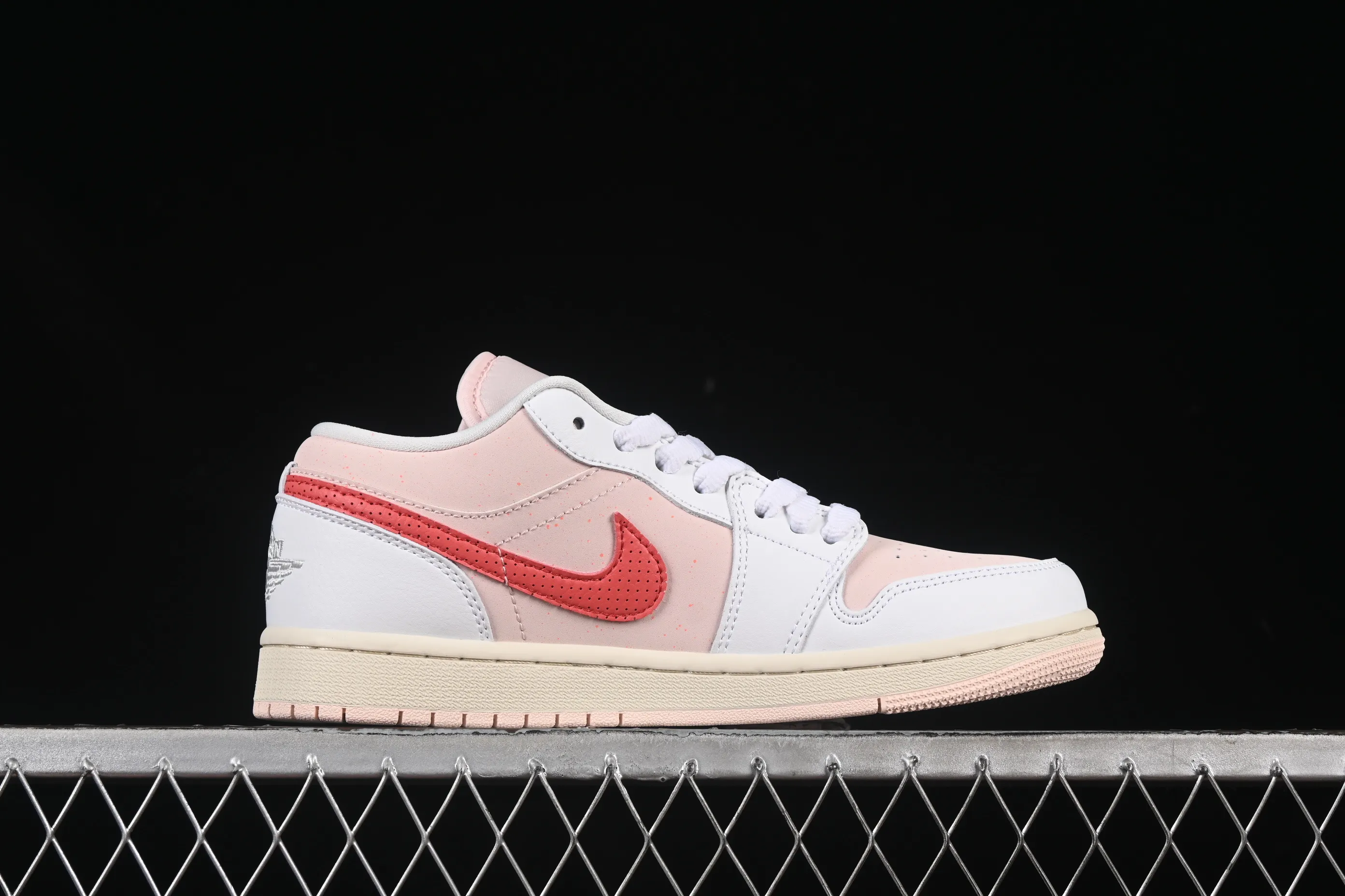 All categories Air Jordan Jordan series basketball shoes Air Jordan 1 Low Air Jordan 1 Low AJ1 Joe 1 white and pink low-top cultural and leisure sports sneakers IB8156-133